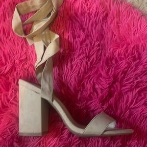 Lulus tan suede heels